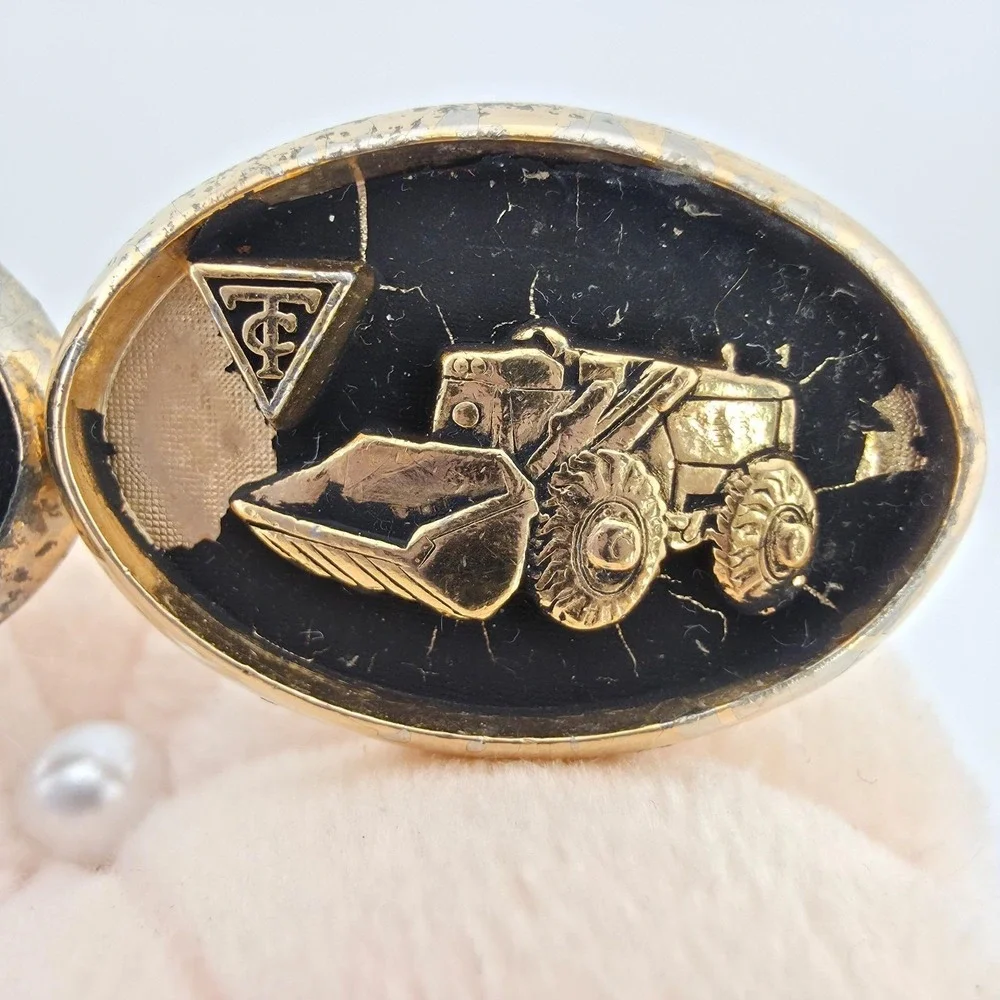 Vtg TRACTOMOTIVE CORP. Tie Clip Cufflink Set Bulldozer Black Enamel Gold Tone